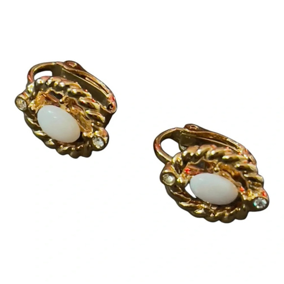 Vintage white opal earrings with rhinestone accents. Clip on dainty - Picture 7 of 8